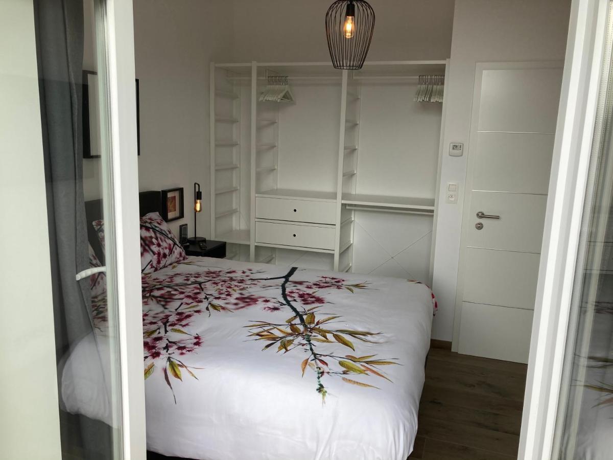 Les Duplex De La Place Des Ecoles Spa Bagian luar foto