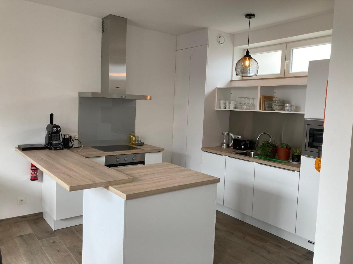 Les Duplex De La Place Des Ecoles Spa Bagian luar foto