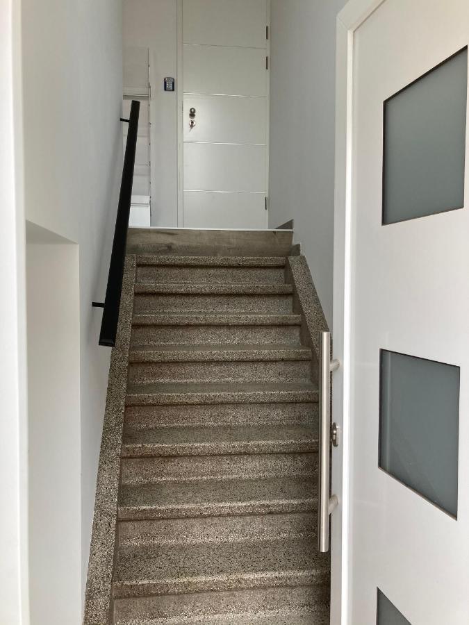 Les Duplex De La Place Des Ecoles Spa Bagian luar foto