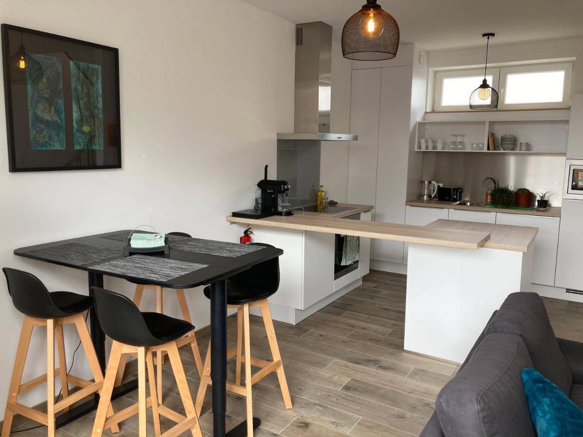Les Duplex De La Place Des Ecoles Spa Bagian luar foto