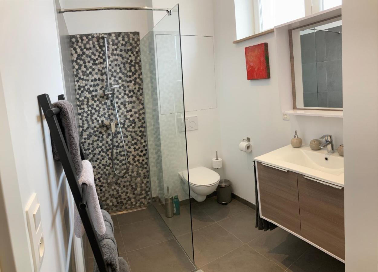 Les Duplex De La Place Des Ecoles Spa Bagian luar foto