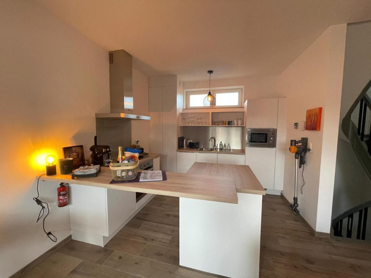 Les Duplex De La Place Des Ecoles Spa Bagian luar foto